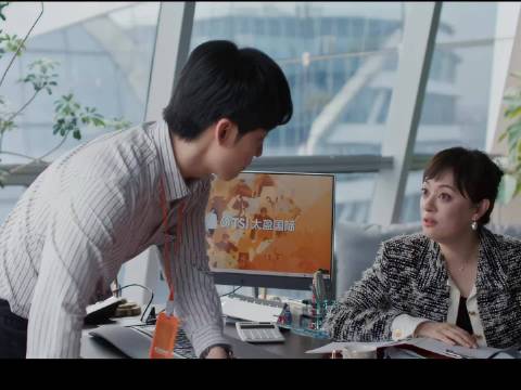 胡曼黎用高情商成功调解了李奋斗的父女关系并成功拿下超级大单