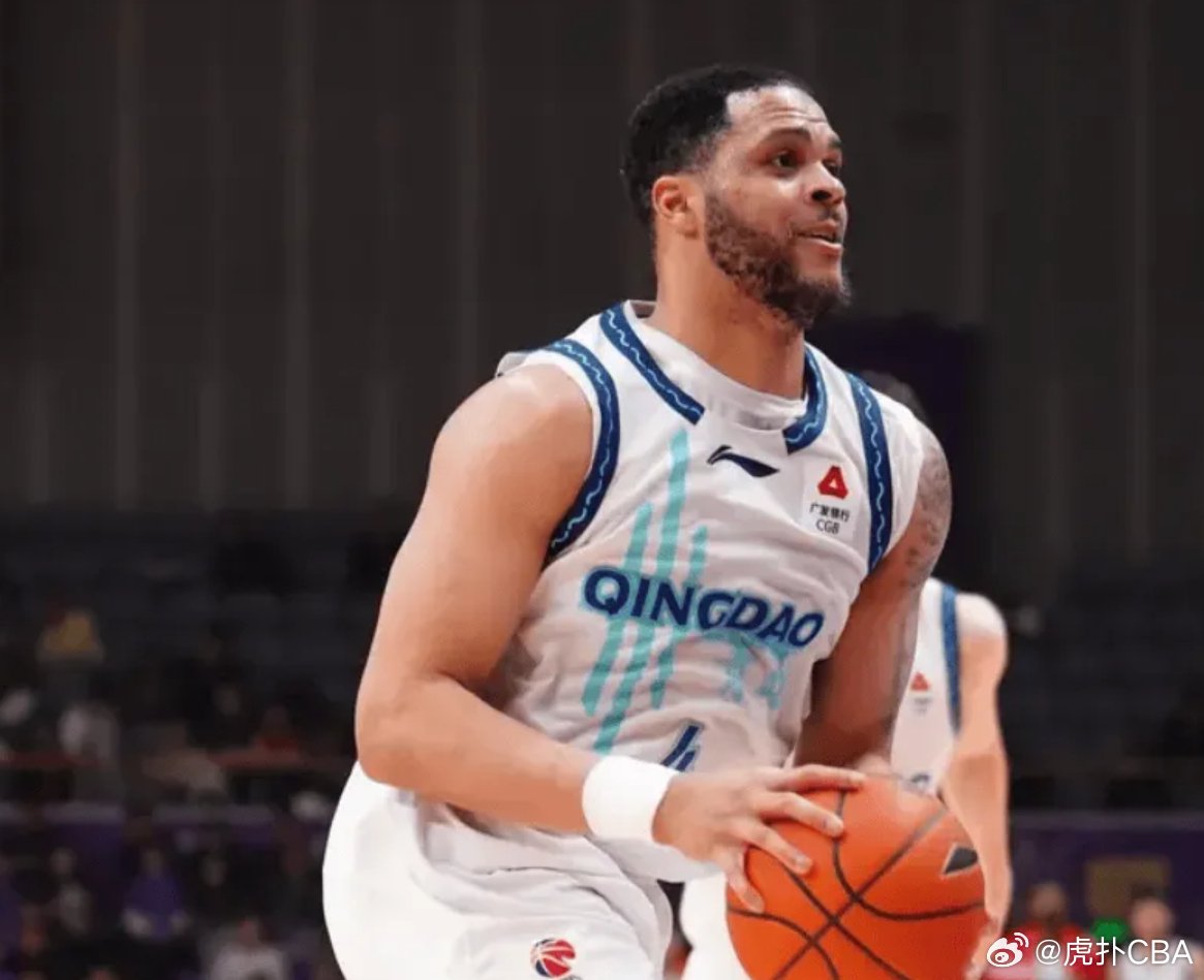 CBA官方：韦瑟斯庞对裁判做侮辱性手势罚款3万，刘维伟罚1万