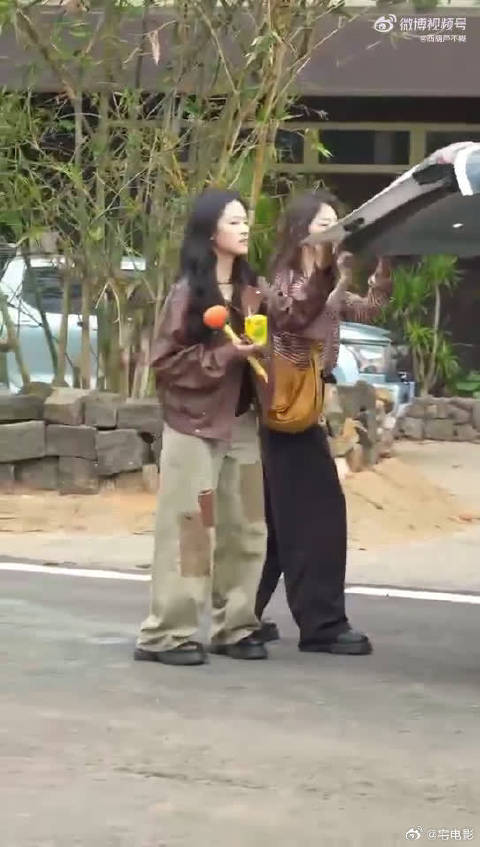 沈月谭松韵傻傻分不清实锤了！美女的特质果然都一样，越看越像