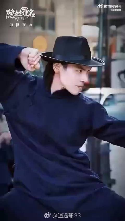 向佐首部男主短剧定档，硬朗造型打戏亮眼