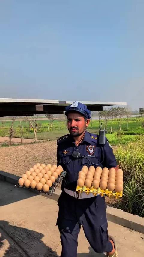 印度土味短剧蜘蛛侠，采用了各种新奇的剪辑拍摄技巧，甚至还包括了AI技术