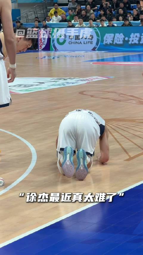 “杰师傅大步揽过”