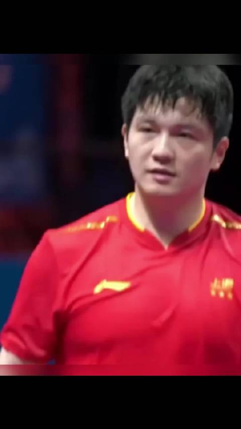 张帅用樊振东夺冠手势庆第三座大满贯