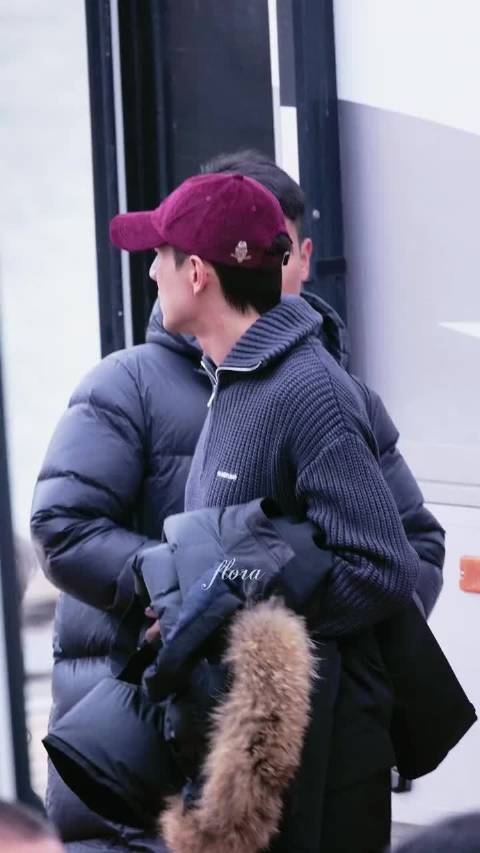 阿缘下班了，辛苦了！ 走路摇头晃脑（吴定缘），虽然下班了但哥还没出戏