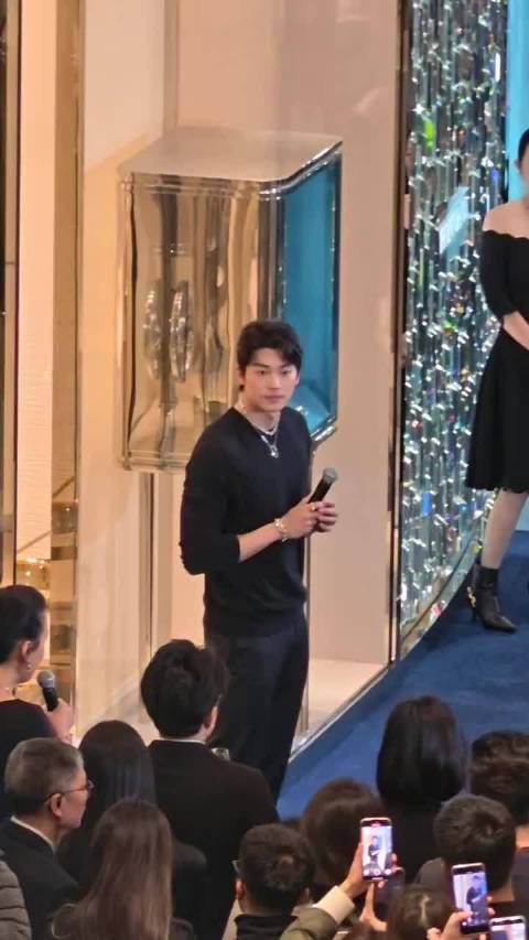 祝大家马年大吉 新年快乐 又朴实地抱拳了