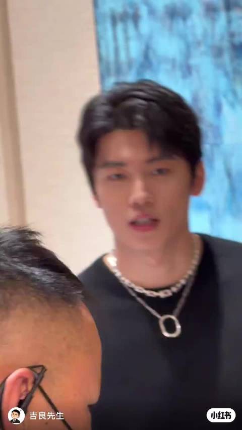 我天太帅了…这个点头这个笑容啊啊啊啊啊我真的被迷晕了….