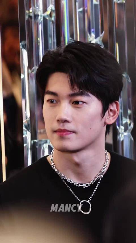 这个背景好流光溢彩……完全大明星