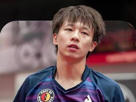 林高远球台挥拍倾注热忱