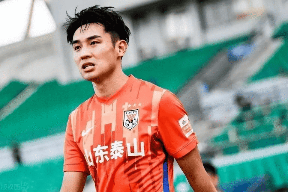 记者：吴兴涵将前往津门虎报到，后者仍在争取另一名内援