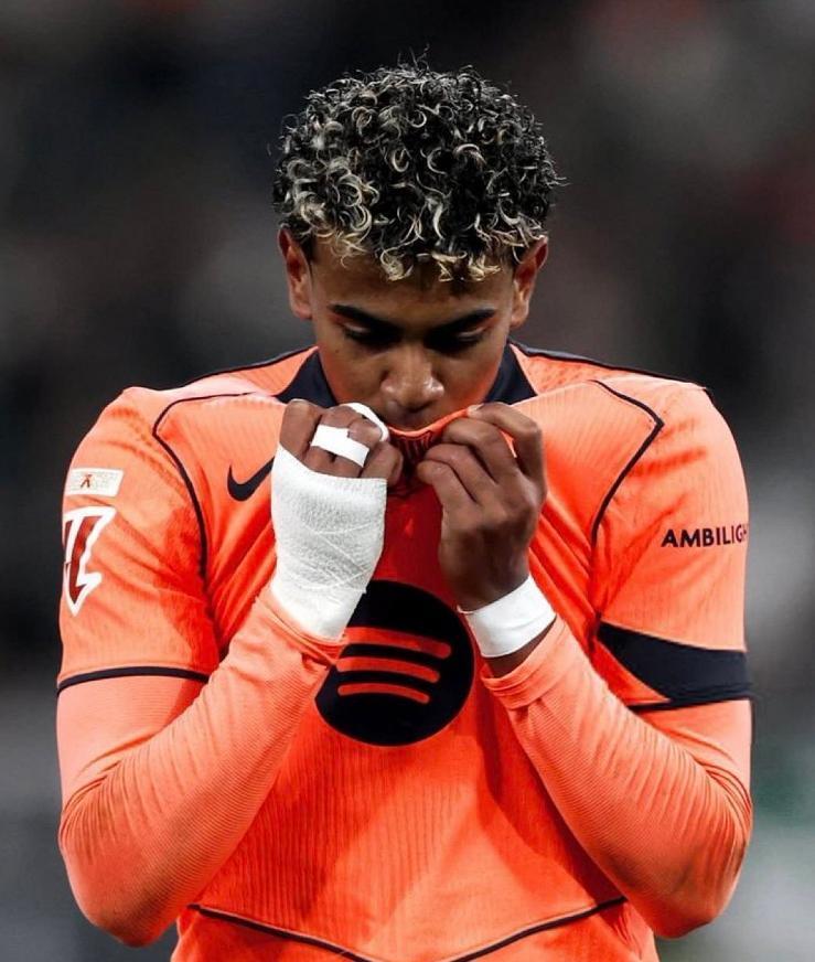 亚马尔独造2球追平姆巴佩神迹，巴萨3-1升班马，豪取交手11连胜