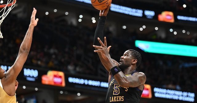 詹姆斯：湖人需继续给艾顿喂球