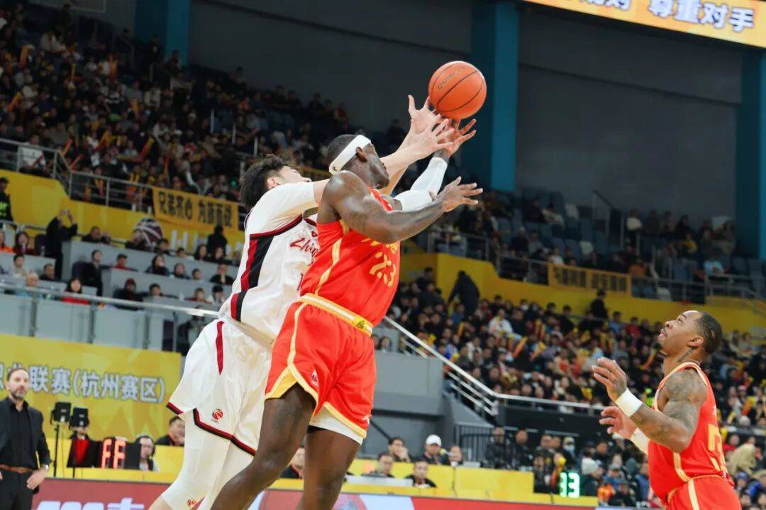 狮啸黄龙｜广厦主场12连胜！德比之战，蛇年收官！