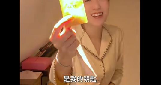 《花千骨》演员自曝13年前买白银存保险箱后遗忘，去银行被告知逾期需补缴7000多元：还不确定有多少，开个盲盒