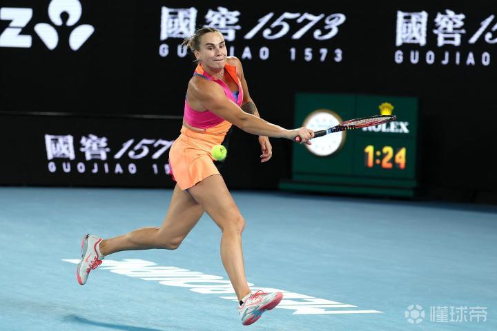 连下四分破发制胜，萨巴伦卡扳回一盘1-1莱巴金娜|澳网|网球|萨巴伦卡|莱巴金娜|懂球帝