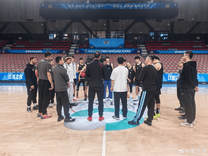 媒体人：刘维伟赛前动员表示成绩不好也得该吃吃该喝喝