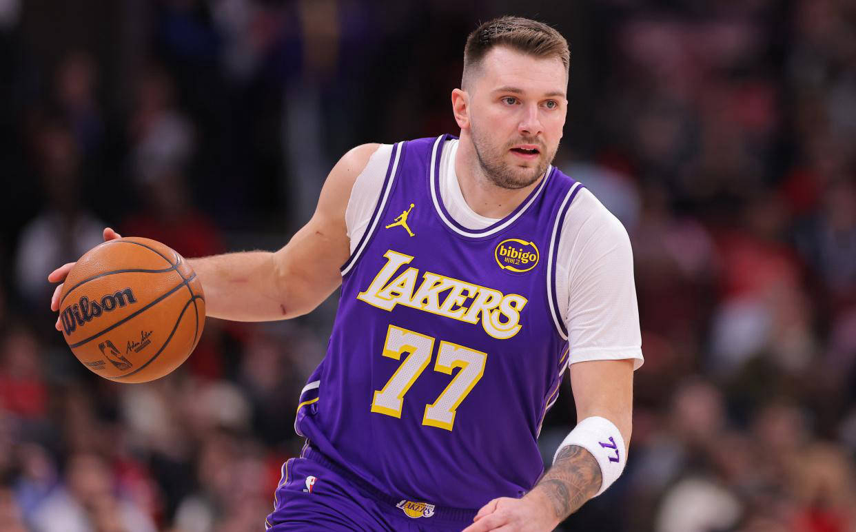 湖人最新动态:东契奇创造双重奇迹，艾顿强势反弹，多队瞄准詹姆斯_1_NBA_骑士