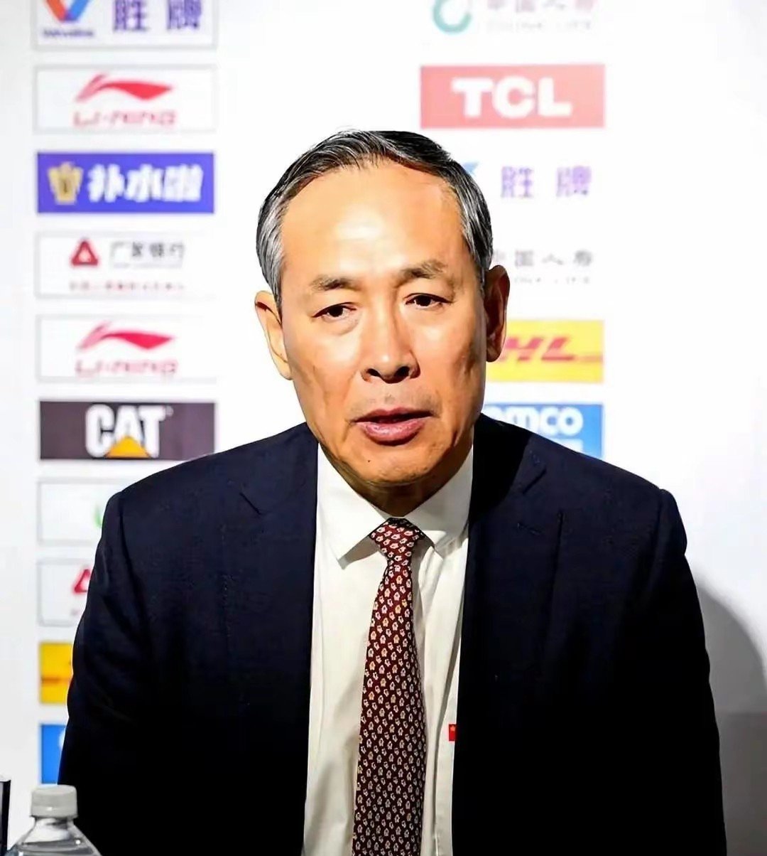 CBA教练团困境:老派思维引争议,两教练已离任,剩一帅能否逆袭夺冠?