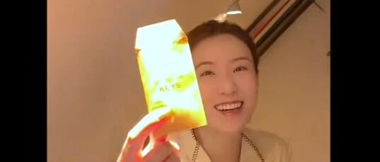 《花千骨》演员鲍天琦自曝13年前4元/克买白银存保险箱后遗忘，去银行被告知逾期需补缴7000多元：还不确定有多少，开个盲盒