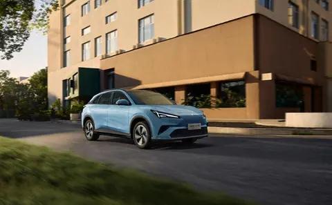 十五万买个能自动驾驶的小坦克？极狐阿尔法T5把大厂给卷炸了