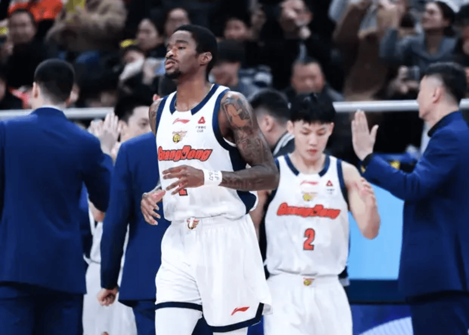 广东上半场外援拿到30分，本土球员仅王少杰4分、焦泊乔3分