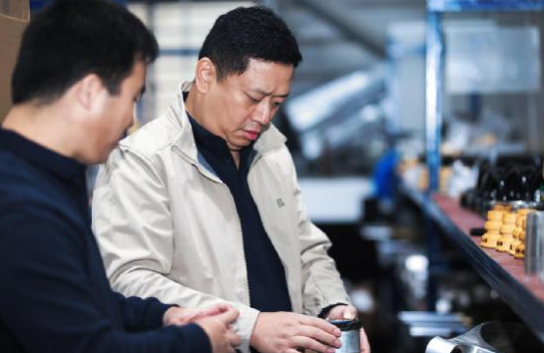 启境汽车首款车型完成底盘评审-南海网