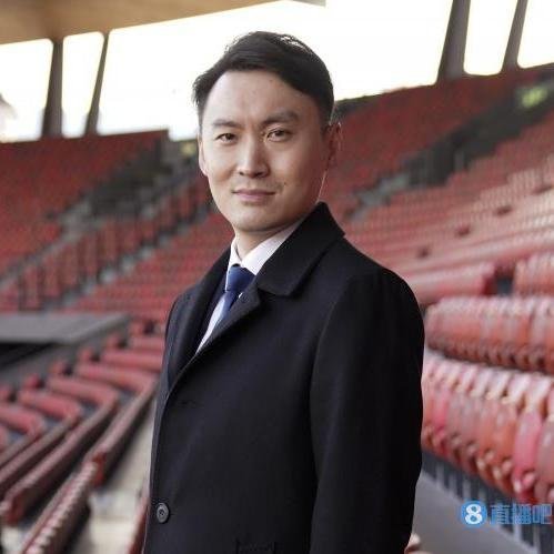 俱乐部在选择外援时存在哪些问题，比如“名气陷阱”或“试用期压榨”具体指什么？