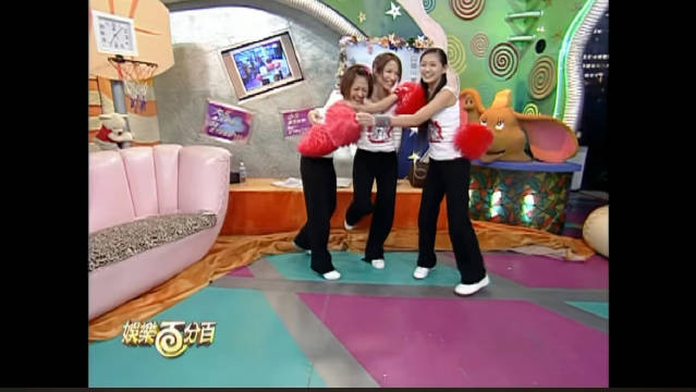 大小S与萧亚轩一起跳《爱的主打歌》