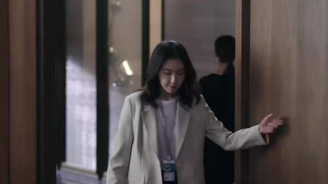 女强人遭老总嫌老气，女助理打扮揭示真相