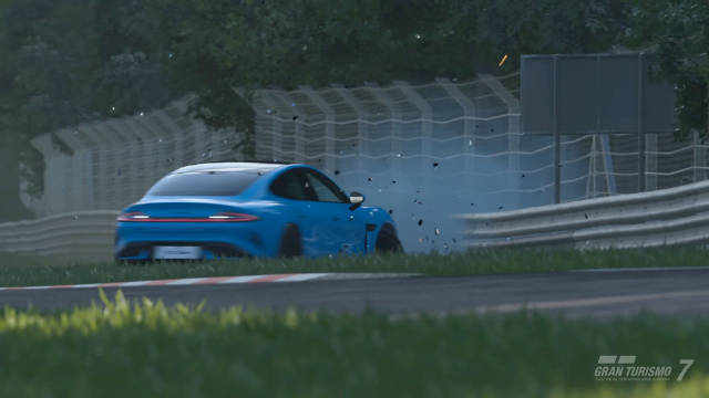 今天带小米su7去纽北， 直道失误失控发生刮碰