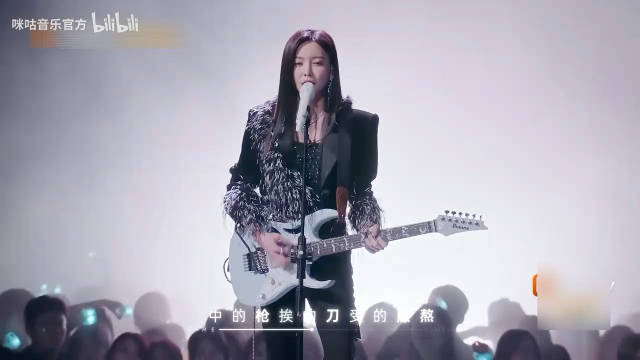 于文文《喜剧之王》现场版钢琴叙事嗓音如独幕剧