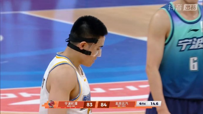 北京男篮主教练许利民在领先时换上杰曼的决定，是否应对本场失利负主要责任？