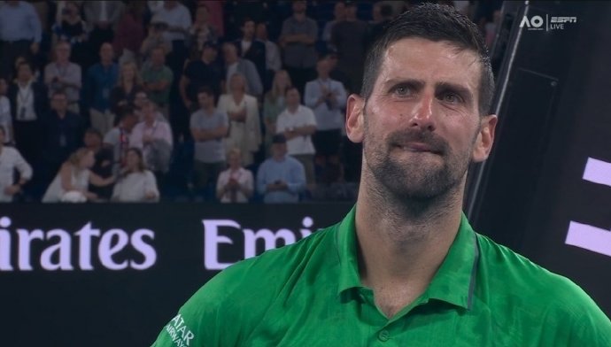 德约科维奇在澳网半决赛面对辛纳时，是如何在决胜盘0-40的绝境下实现翻盘的？