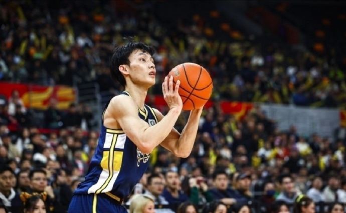 广东宏远队在此次比赛中暴露了哪些主要问题导致失利？