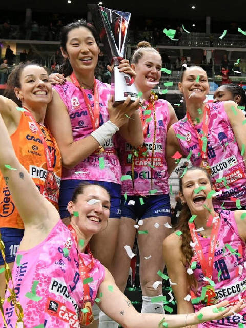 科內利亚诺视频 我们是黑豹队！ 意大利杯派对在帕拉韦德举行！