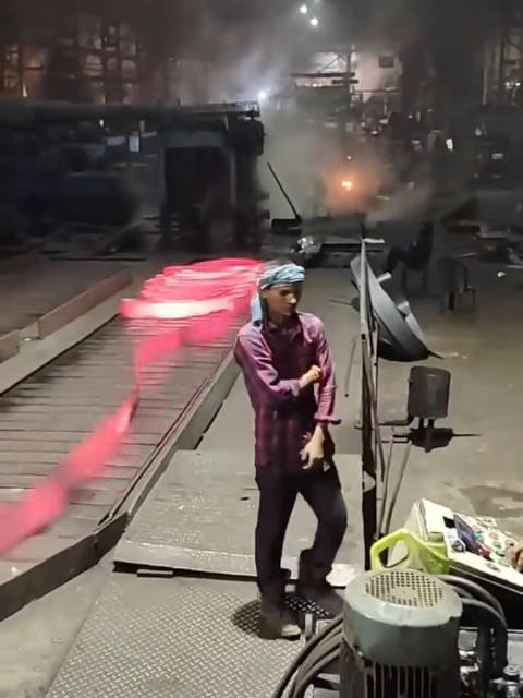 现实版钢铁侠…被这个面条弹一下不得青一块紫一块的