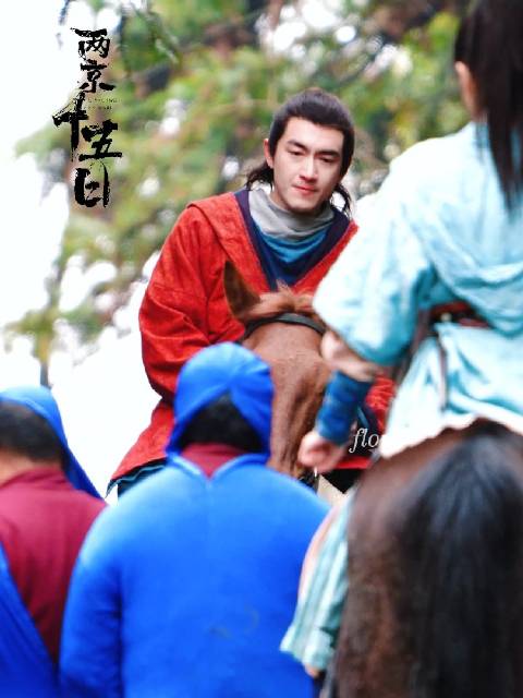 红衣翩翩超飒！吴定缘骑马帅到心巴上！