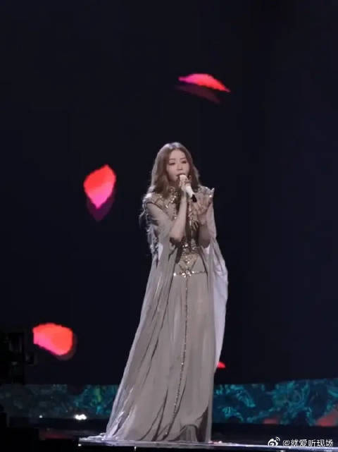 薛之谦张靓颖霸王别姬开口跪