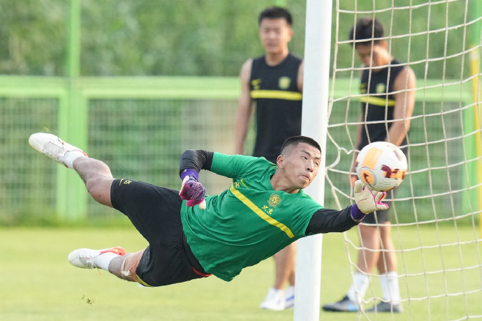 国门候选28岁黯然退役！昔日国安门神，刚拿中超扑救榜第二