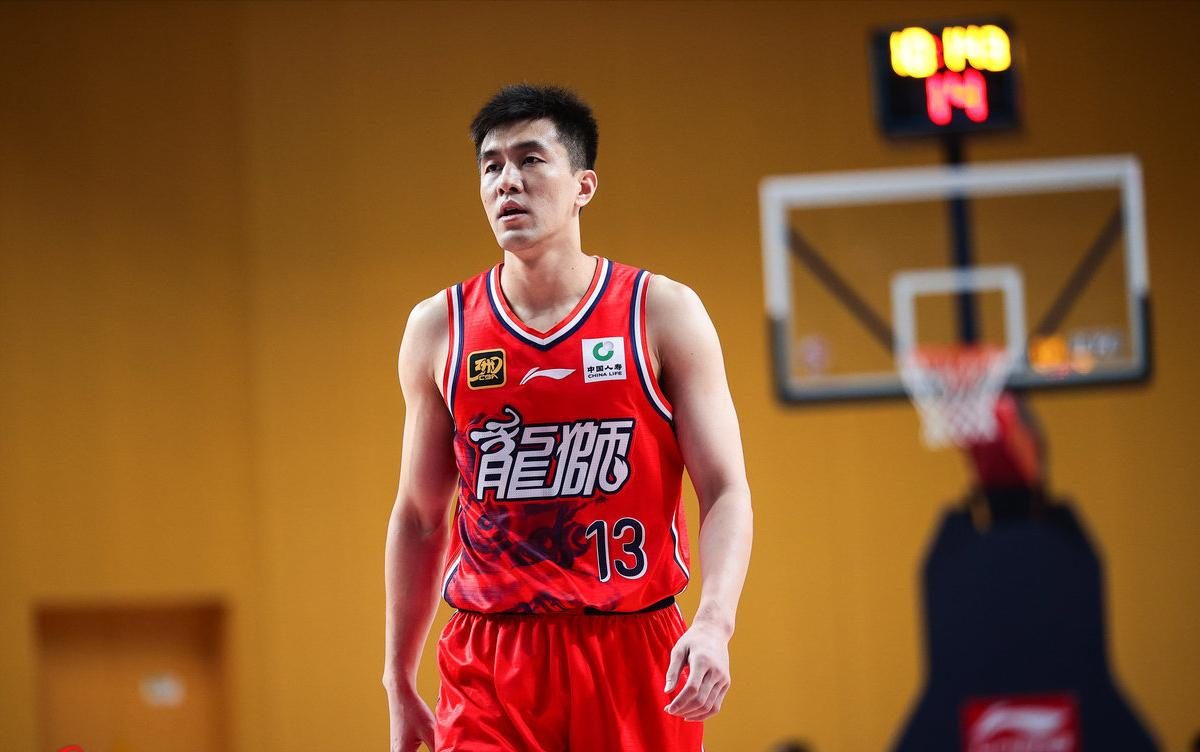 无法容忍！高诗岩不传球，山东三分王失效，郭艾伦+徐昕同时低迷