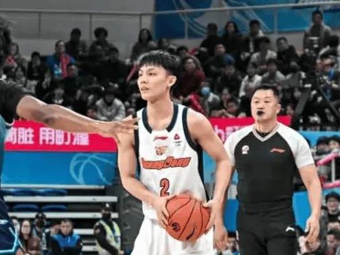 广东81-94宁波遭4坏消息！内线+萨姆纳问题极大，徐杰崴脚成常态