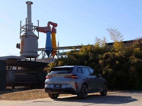 在前后均衡配重的基础上，BMW X3还标配xDrive智能四驱系统