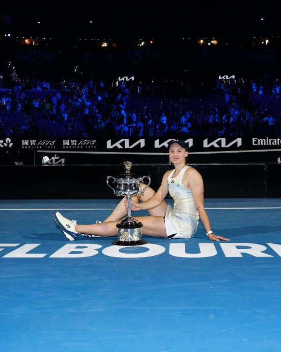 前职业球员王蔷是如何评价莱巴金娜在澳网决赛中的表现？