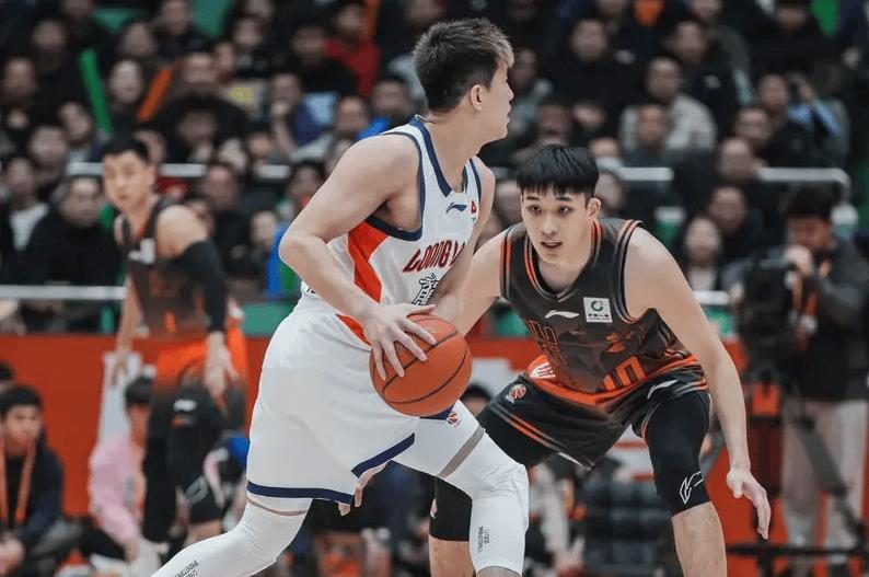 末节翻盘，山东3分险胜广州队！郭艾伦4失误，陶汉林18+6立大功