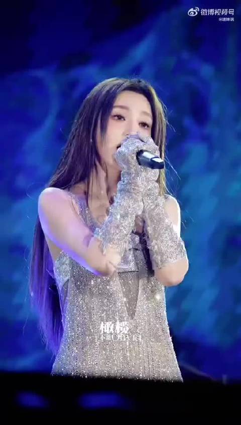 彭小苒浪姐舞台气场全开魅力拉满