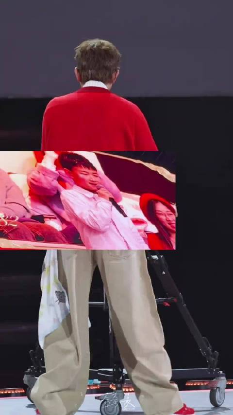 张杰演唱会遇小朋友神回复，机智化解尴尬