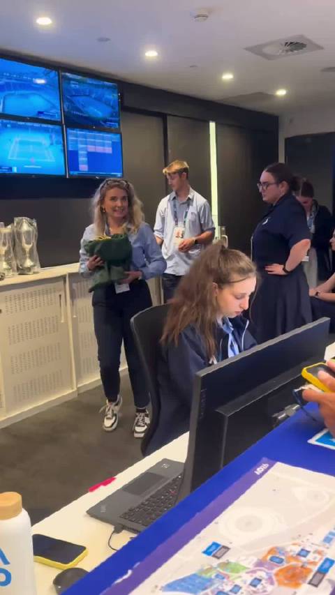 张帅澳网2026女双夺冠颁奖曲引回忆