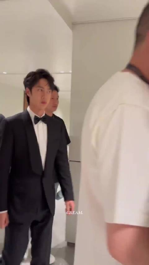 王一博与粉丝携手公益传递正能量