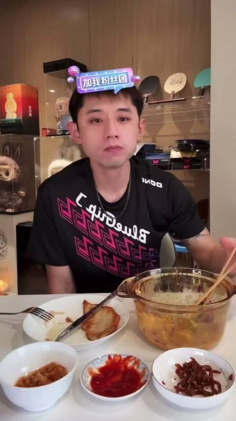 张继科回应打退役孔令辉传闻，称全锦赛相遇纯属运气