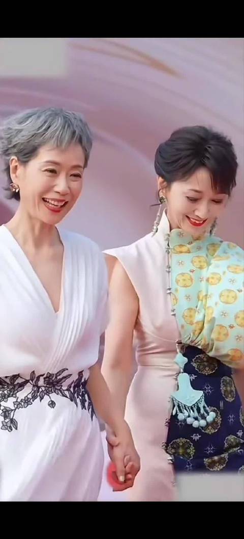 赵雅芝叶童再现新白娘子传奇经典片段