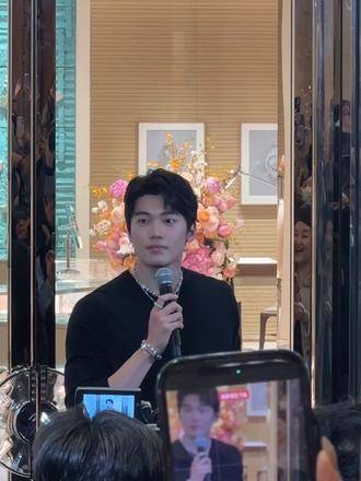 因为你沉醉于整个二月